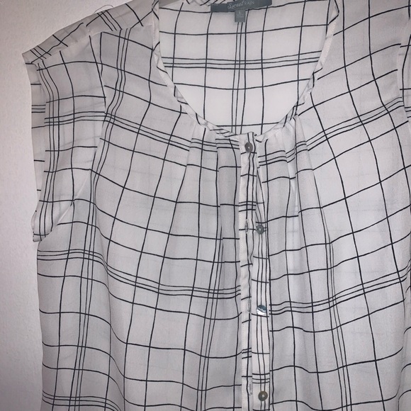 squared blouse🤍 - Picture 2 of 3